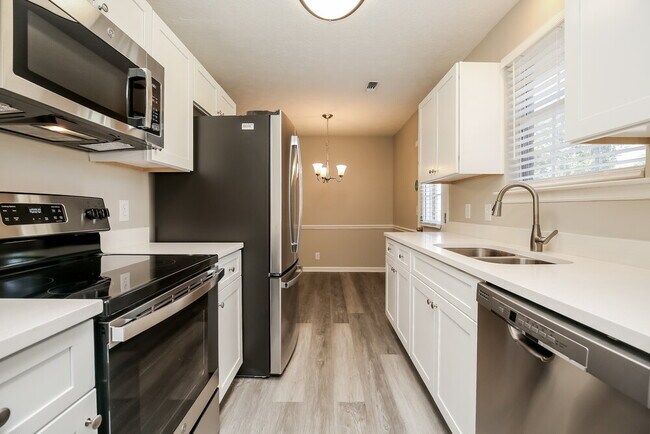 Building Photo - 209 Lexington Dr