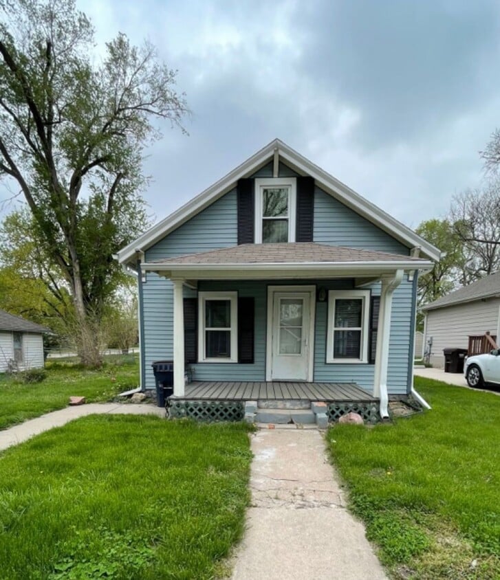 Primary Photo - Charming 3-Bedroom Home w/ Sunroom, Spacio...
