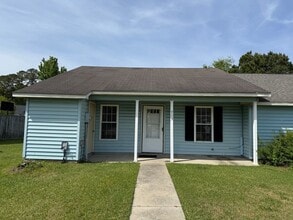 Building Photo - 715 Pinewood Dr