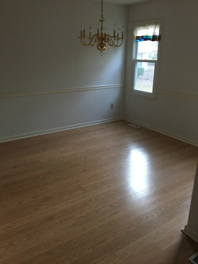 Foto del edificio - Sunny and Cheerful Unfurnished Energy Efficient Fairfield Harbour 3BR/2BA