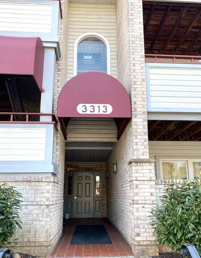 Foto del edificio - 3313 Sir Thomas Dr