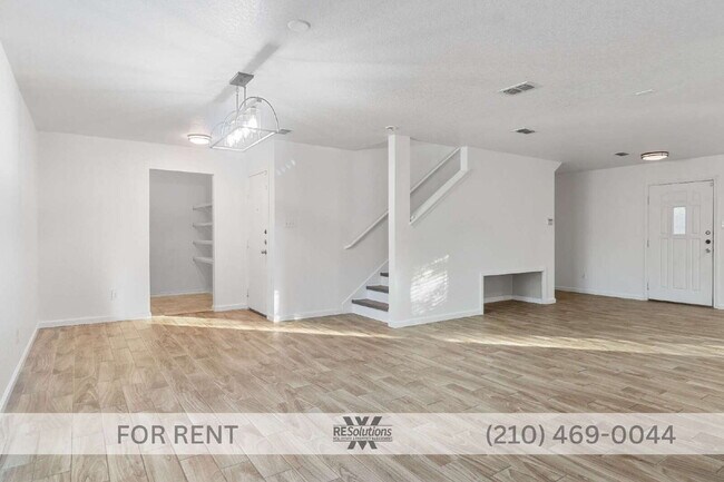 Building Photo - "Spacious 3-Bedroom Sanctuary with 2 Baths in San Antonio – 2122 Sq Ft of Comfort on Shadbush Str...