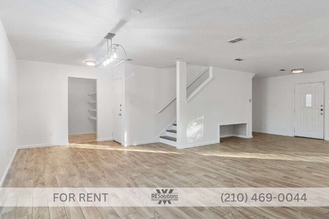 Foto del edificio - "Spacious 3-Bedroom Sanctuary with 2 Baths in San Antonio – 2122 Sq Ft of Comfort on Shadbush Str...