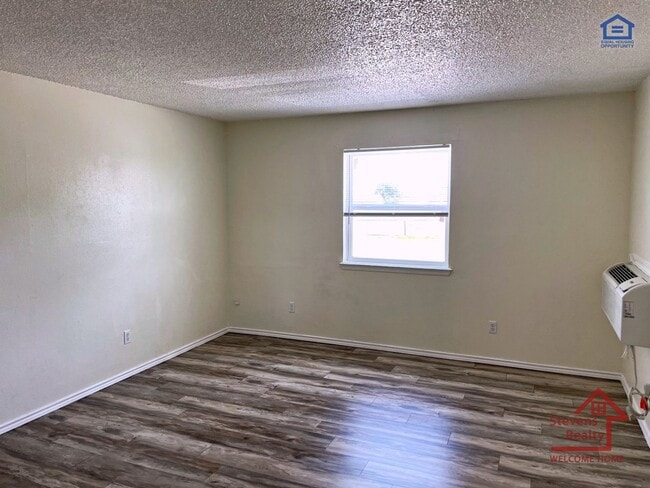 Building Photo - 2111 NW Lindy Ave