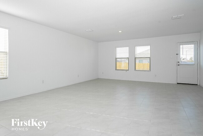 Building Photo - 1169 Crestview Dr