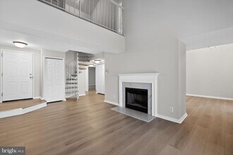 Building Photo - 7 Pickering Ct