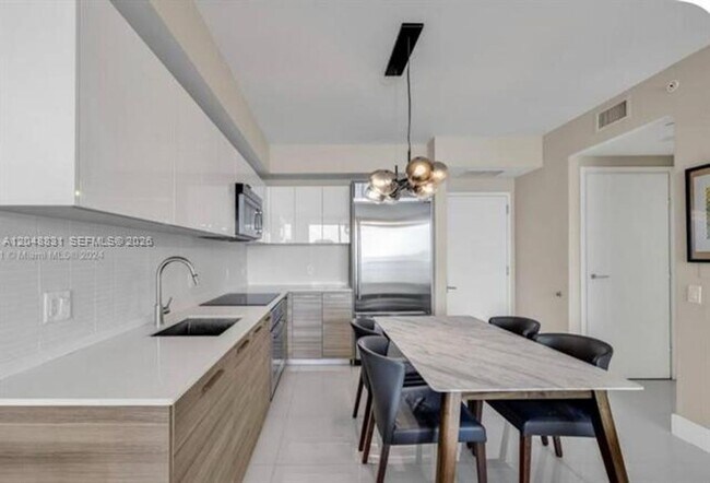 Photo - 1300 Brickell Bay Dr cu-2208 Apartment