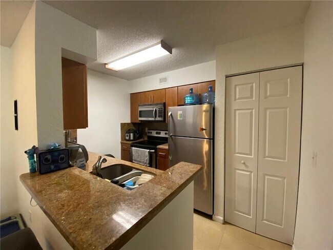 Building Photo - 2841 N Oakland Forest Dr