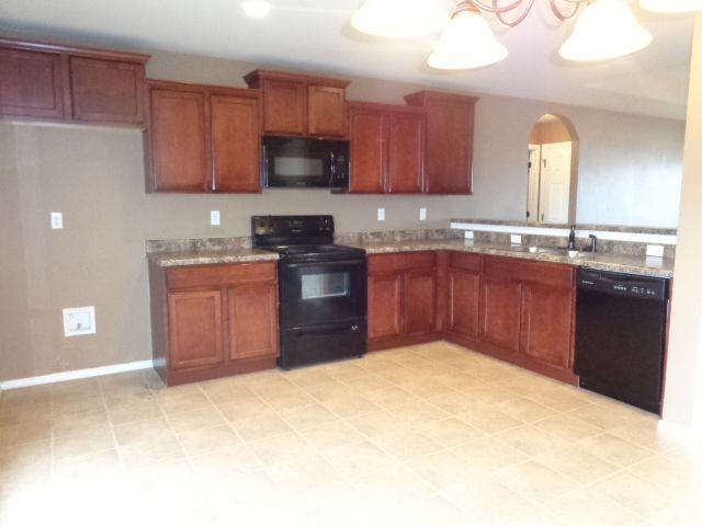 Building Photo - 3 bedroom in The Crossing at 91st.