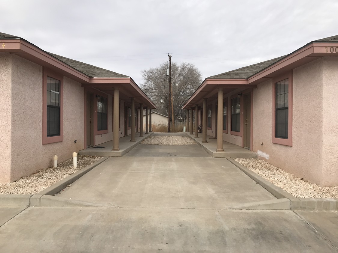 Primary Photo - 700 W 17th Ln