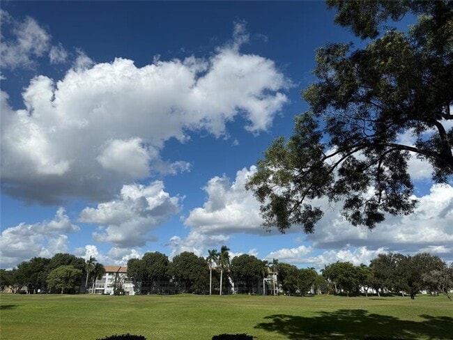 Foto del edificio - 701 SW 128th Ave