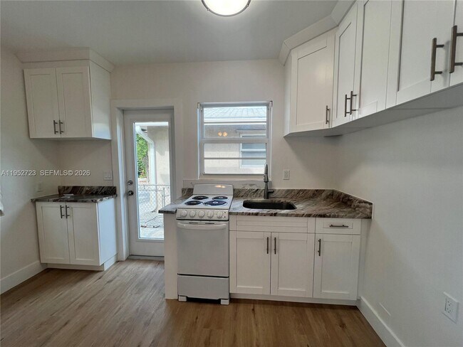 Building Photo - 522 N J St