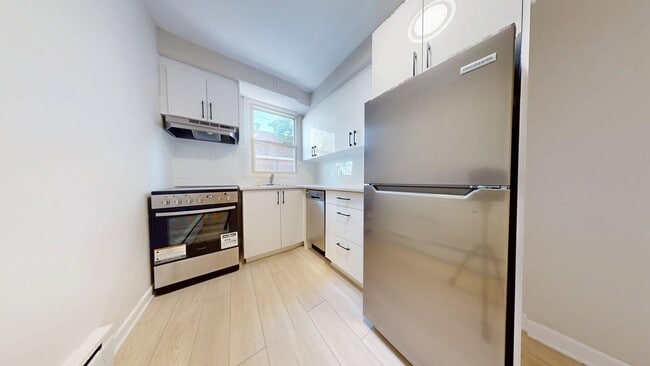 Interior Photo - 362 McArthur & 388-390 Irwin Miller