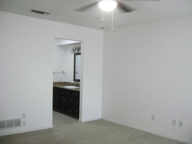 Foto del edificio - 1714 Redbud Ln
