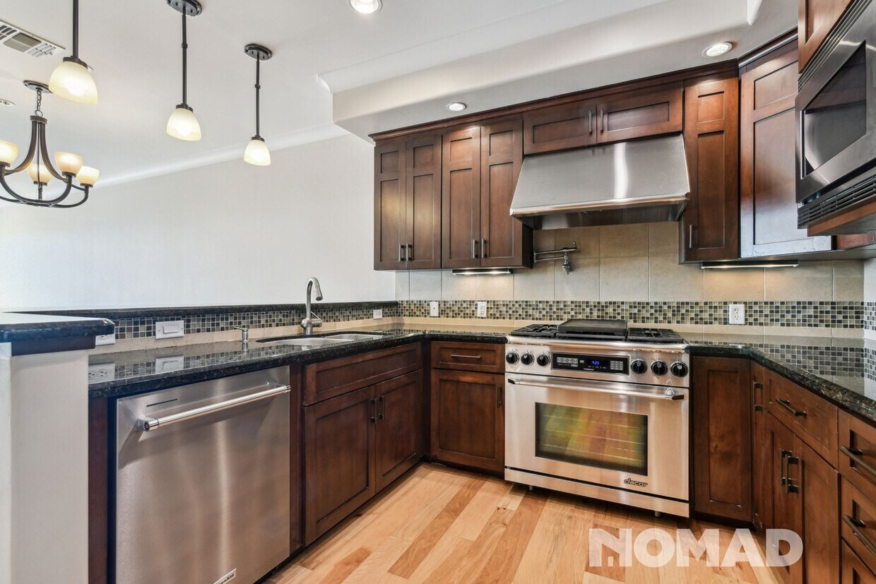 Foto principal - Charming 3BR Townhome in Scottsdale