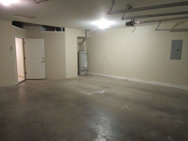 Building Photo - Split Level Two Bedroom Duplex