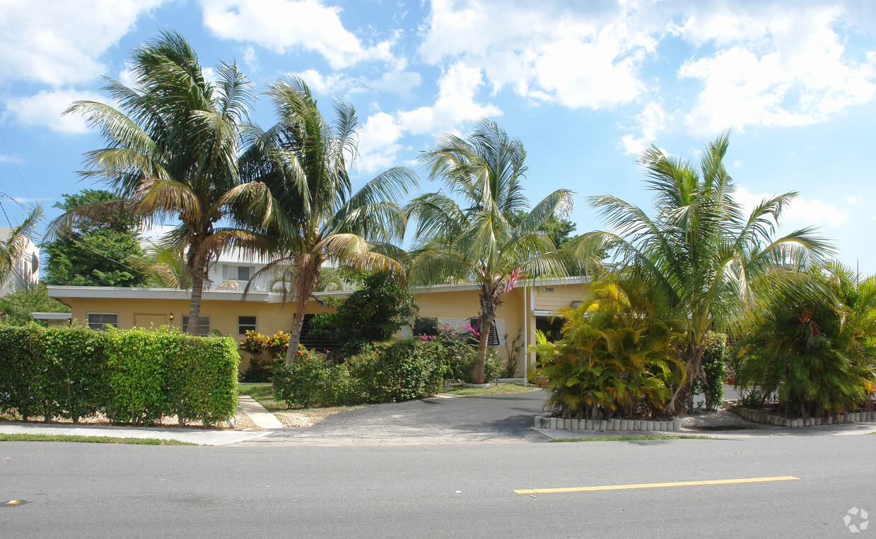 Primary Photo - Villa Del Sol Apartments