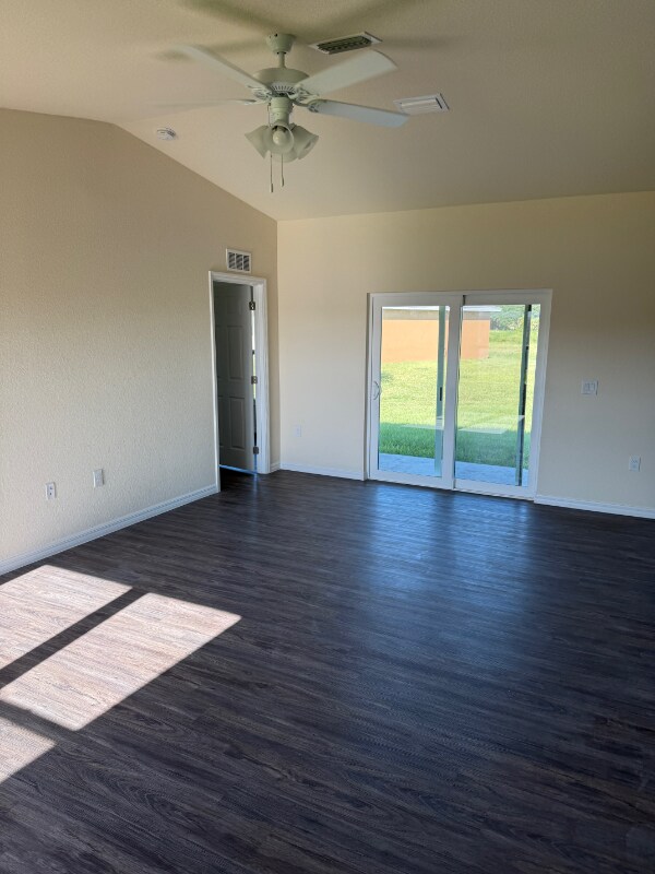 Building Photo - 1154 Capri Cir