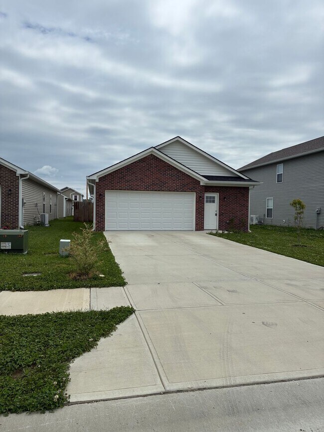 Foto del edificio - Modern 3 Bedroom 2 Bath House - New Build in Martinsville!