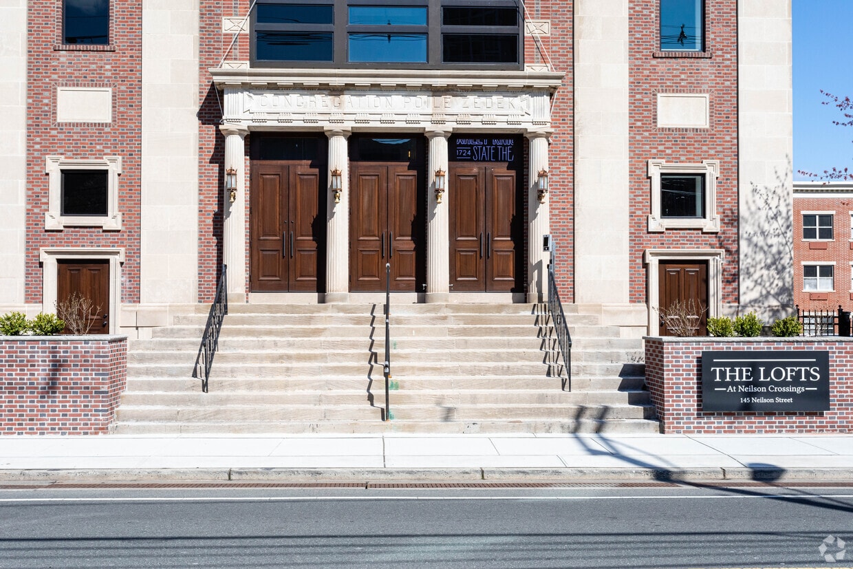 Building Photo - Neilson Crossing