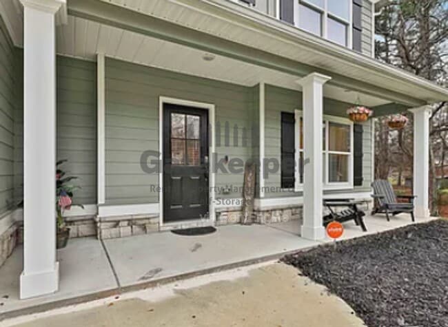 Building Photo - 205 Valley View Dr