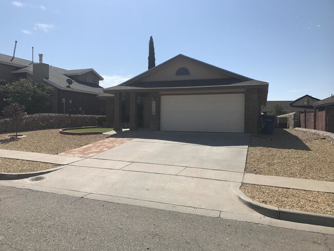 Building Photo - 7116 Oval Rock Dr