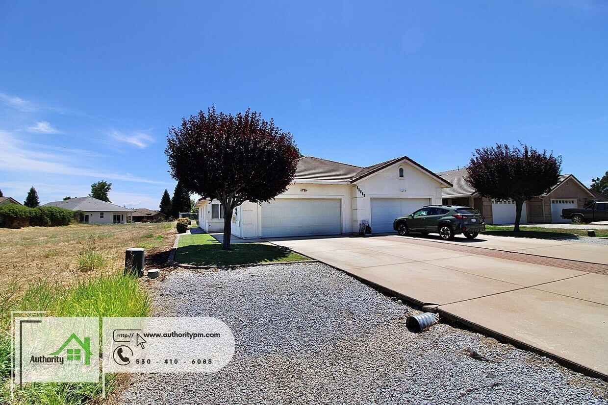 Building Photo - 22375 Rio Alto Dr