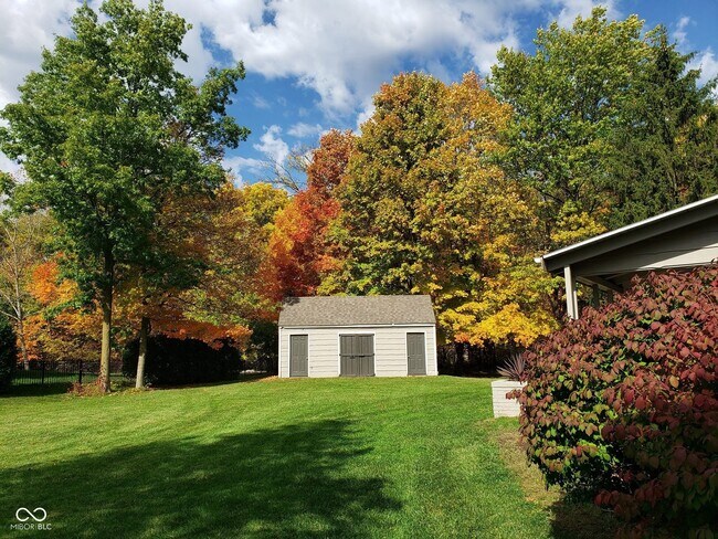 Foto del edificio - 3856 Long Ridge Blvd