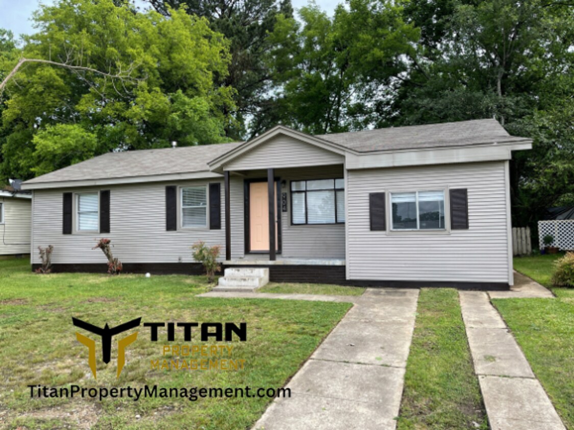 Primary Photo - 4 bed/1.5 bath House