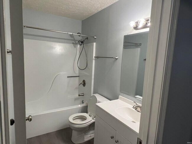 Building Photo - 502 S Village Ct