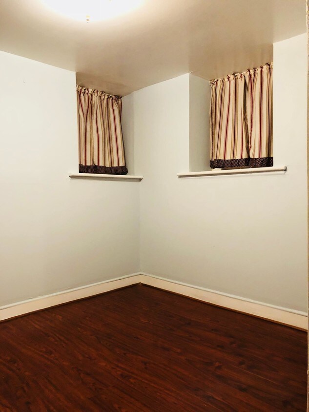 Primary Photo - 1661 Radcliff Ave