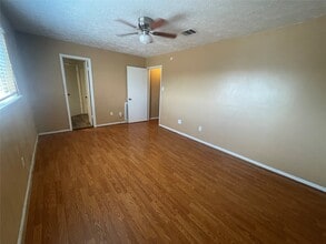 Building Photo - 4105 Vista Rd