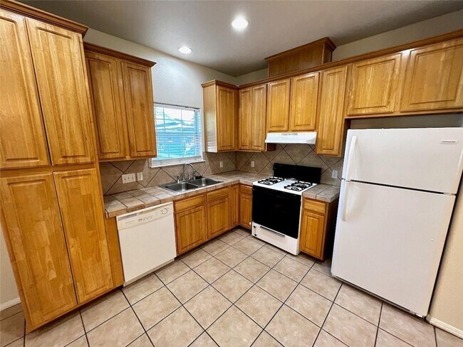 Foto del edificio - 5403 Evans Ave