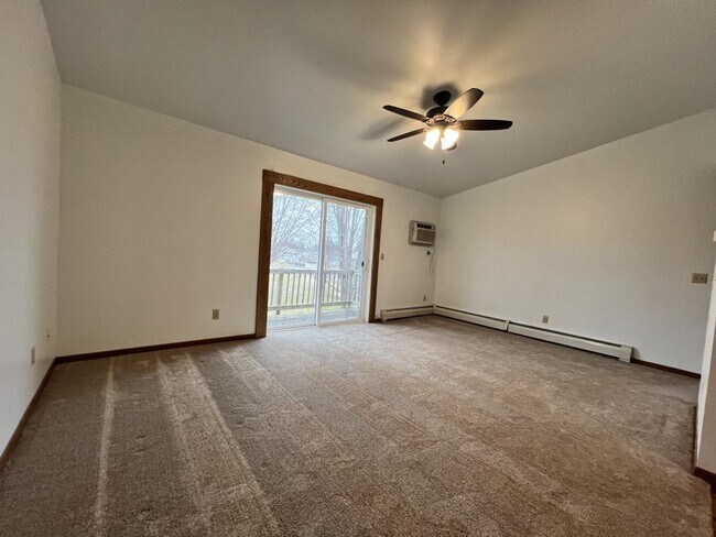 Foto del edificio - 282 Wintergreen Dr