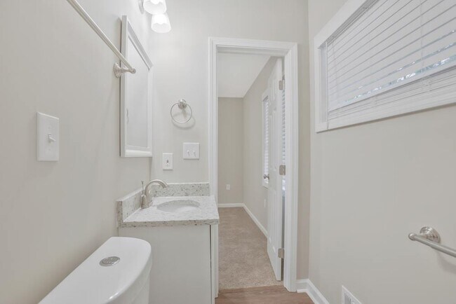 Foto del edificio - 2148 Green Forrest Dr