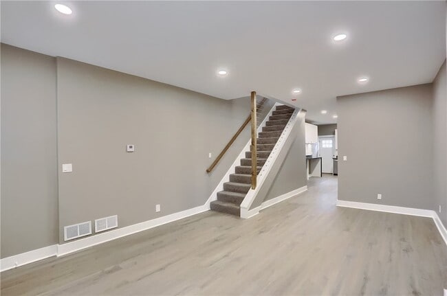 Building Photo - 5619 Hays St