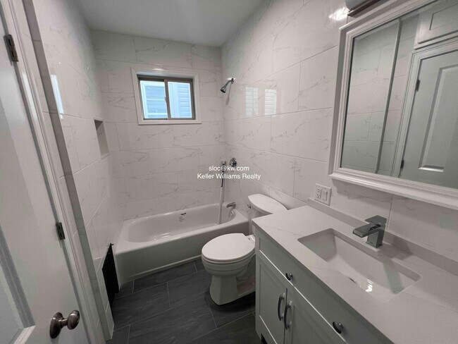 Foto del edificio - 823 Saratoga St