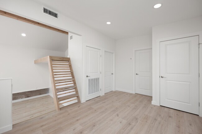 Building Photo - 66 E Ringgold St