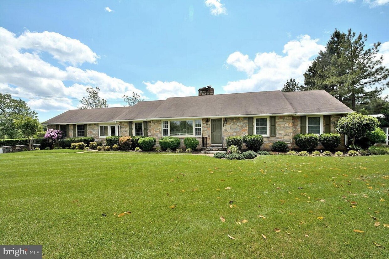 Primary Photo - 24531 Arcola Mills Dr