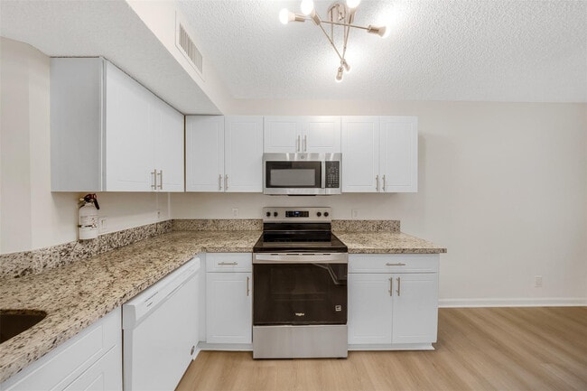 Foto del edificio - 8977 Wiles Rd