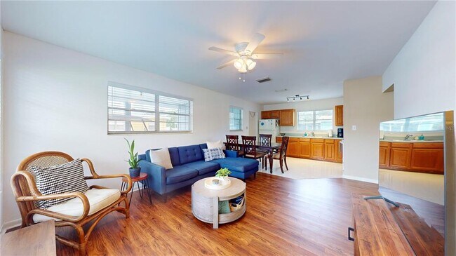 Foto del edificio - 4728 W Bay Ave