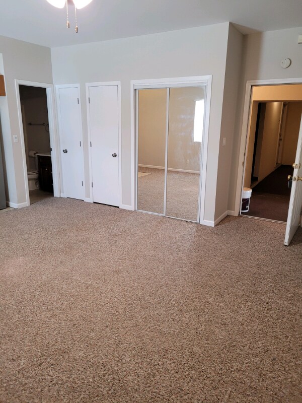 Building Photo - 351 Chicago Rd