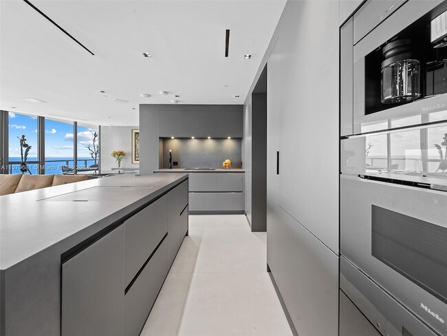 Building Photo - 3101 S Ocean Dr