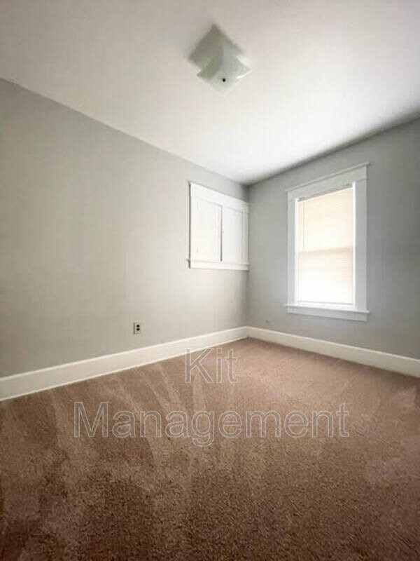 Foto del edificio - 933 Eleanor Ave