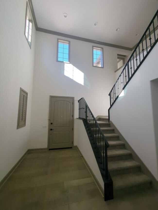 Foto del edificio - Luxury 5-Bedroom Whittier Home with Solar, Open Floor Plan & Entertainer’s Backyard