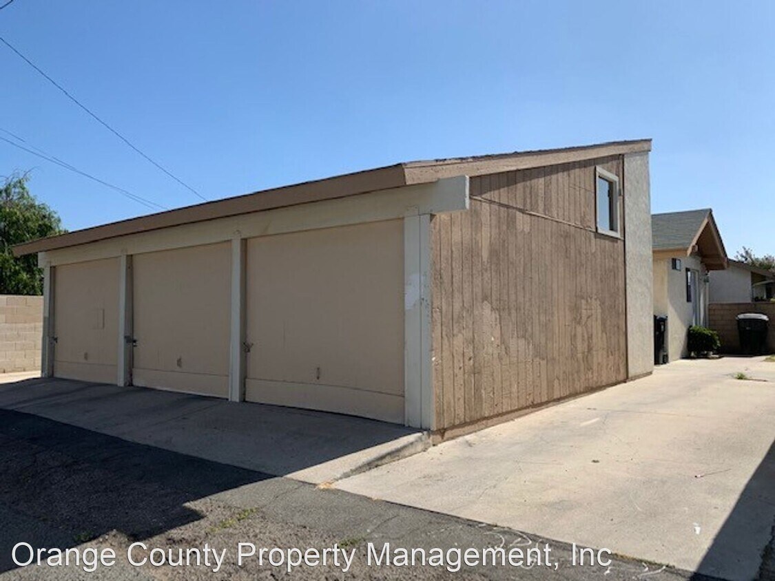 Building Photo - 869 S Lemon St