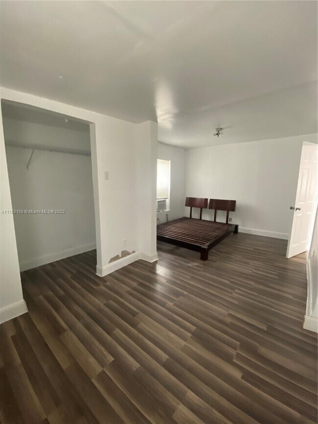 Foto del edificio - 4136 Herring Ave