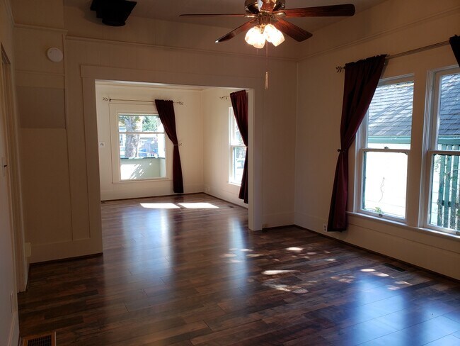Foto del edificio - 343 16th St SE