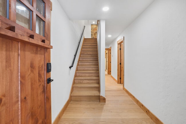 Front Entrance Walkway to bedrooms and stairs to living room and kitchen - 1029 Tomahawk Trl