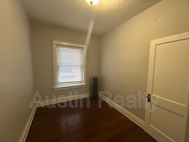 Building Photo - 6434 Alamo Ave
